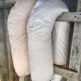 Maiga pūderrozā toņa kokvilnas satīna lielais grūtnieču pakaviņš - barošanas spilvens mammām & bērniem