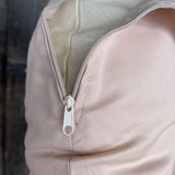 Maiga pūderrozā toņa kokvilnas satīna lielais grūtnieču pakaviņš - barošanas spilvens mammām & bērniem