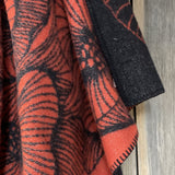 Oranža/melna toņa aitas vilnas sega ar ziedu rakstu