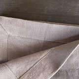 Mīkstināta lina tumši pelēkas galda salvetes ar platām maliņām