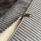 Tumši pelēka/dabīgi pelēka, svītraina, mīkstināta lina lielais griķu spilvens - rullītis - pagalvītis