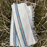 Krāsainas svītras, dabīgi pelēks, tirkīzzils, sinepju dzeltens, lina/kokvilnas auduma grīdceliņš ~60x100cm