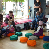 Tumši pelēka/dabīgi pelēka sīki svītrota mīkstināta lina auduma zafu - meditācijas spilvens pildīts ar griķu sēnalām