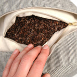 Tumši pelēka/dabīgi pelēka sīki svītrota mīkstināta lina auduma zafu - meditācijas spilvens pildīts ar griķu sēnalām