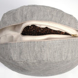 Tumši pelēka/dabīgi pelēka sīki svītrota mīkstināta lina auduma zafu - meditācijas spilvens pildīts ar griķu sēnalām