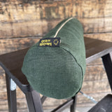 Tumši zaļš mīkstināta lina griķu spilvens - rullītis- pagalvītis