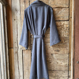 Tumši zilpelēka mīkstināta lina auduma halāts - kimono tipa modelis ar garām piedurknēm un kabatām