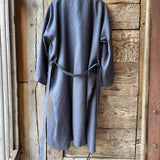 Tumši zilpelēka mīkstināta lina auduma halāts - kimono tipa modelis ar garām piedurknēm un kabatām