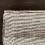 Lina galda salvetes ar tumši pelēkām/dabīgi pelēkām sīkām svītriņām un platām maliņām