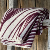 Tumši violeta/balta toņa aitas vilnas sega