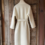 Individuālie pasūtījumi - balts aitas vilnas garais ziemas halāts/mētelis bez oderes