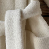 Individuālie pasūtījumi - balts aitas vilnas garais ziemas halāts/mētelis bez oderes