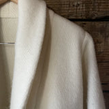 Individuālie pasūtījumi - balts aitas vilnas garais ziemas halāts/mētelis bez oderes