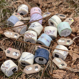 Gaiši zila sojas vaska svece ar eikaliptu aromātu