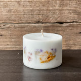 Gaiši zila sojas vaska svece ar eikaliptu aromātu