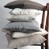 Mīkstināta lina spilvendrāna ar pelēki/zilu svītrotu rakstu