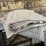 Lina un vatelīna karstuma paliktnis ar gaiši zilām/dabīgi pelēkām sīkām svītriņām