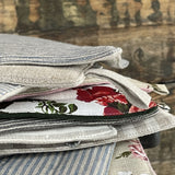 Lina un vatelīna karstuma paliktnis ar gaiši zilām/dabīgi pelēkām sīkām svītriņām