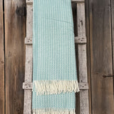 Piparmētru zili - zaļa toņa 100% aitas vilnas pleds ar bārkstīm 130x200cm